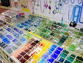 Auswahl an Perlen in diversen Größen und Farben